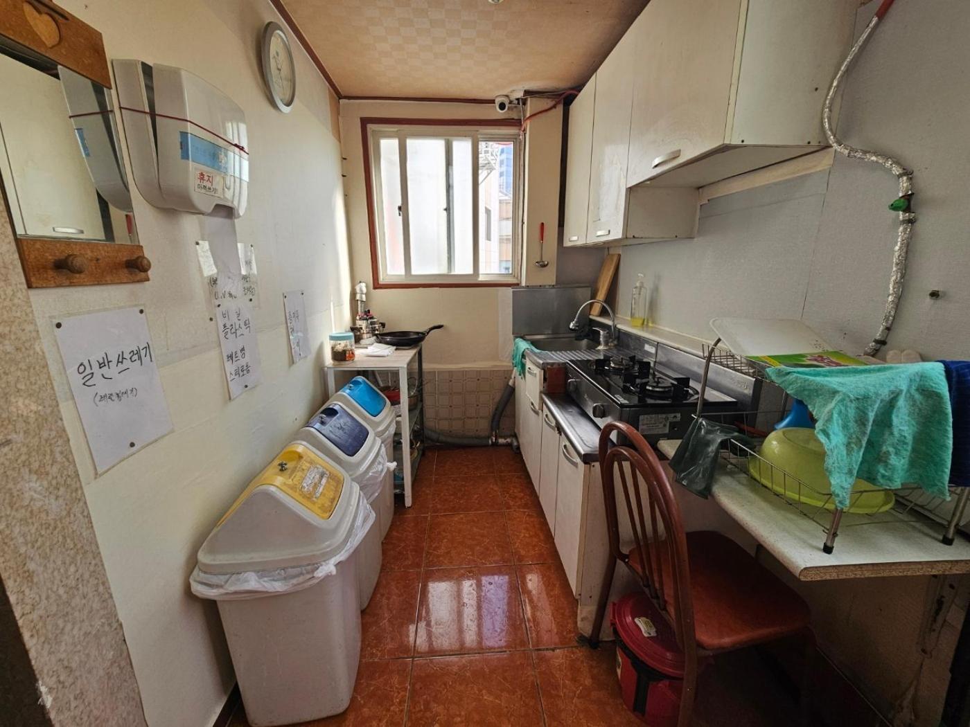Mokhwatel Hostel Busan Bagian luar foto