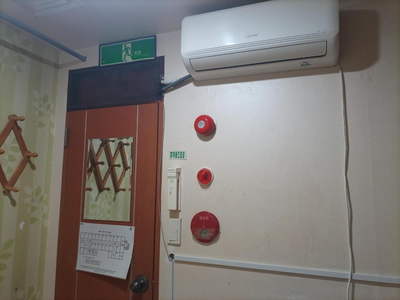 Mokhwatel Hostel Busan Bagian luar foto