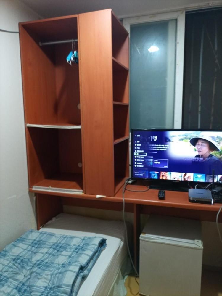 Mokhwatel Hostel Busan Bagian luar foto